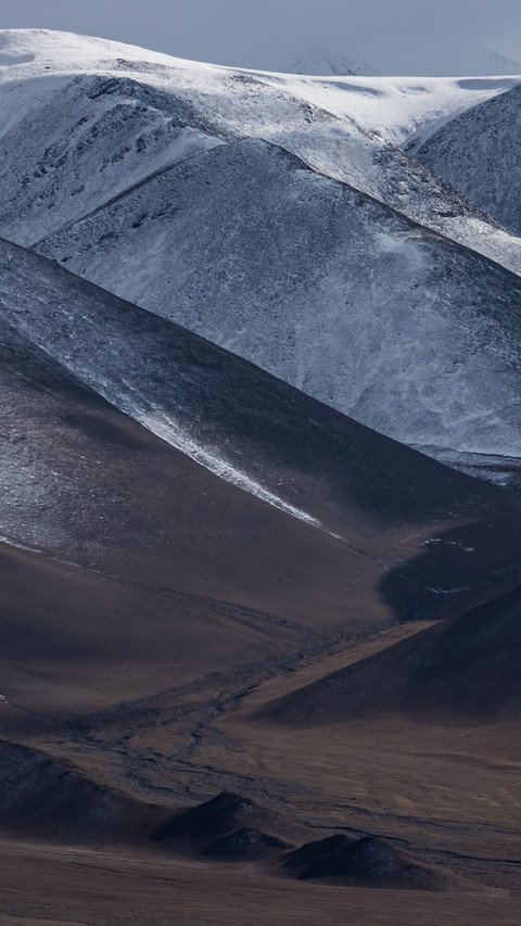 Oil painting-like snowy mountains screenshot