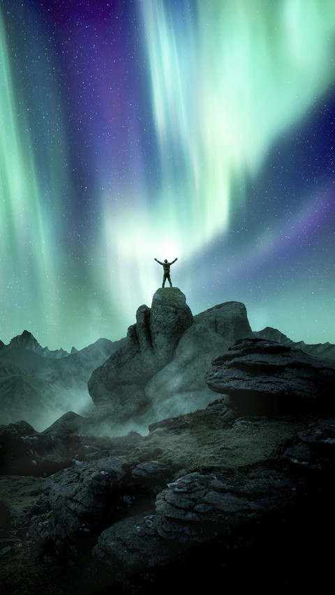  Northern Lights Aurora over Moutain screenshot