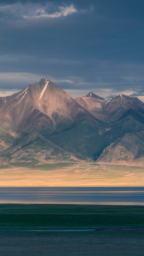 Sunlight on Mount Jinshan, Sacred Lake with Tibetan Charm screenshot