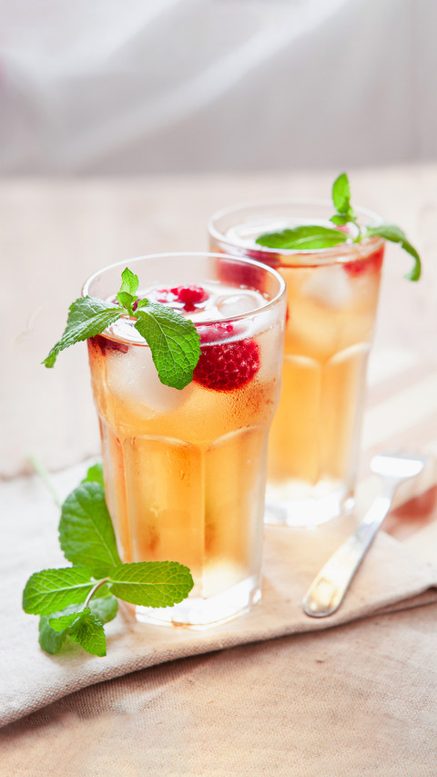 Refreshing Summer Drink with Syrup, Raspberry, Mint and Ice screenshot