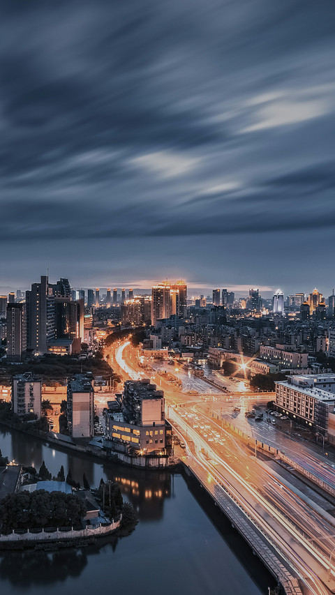 Busy Scene of Night City screenshot