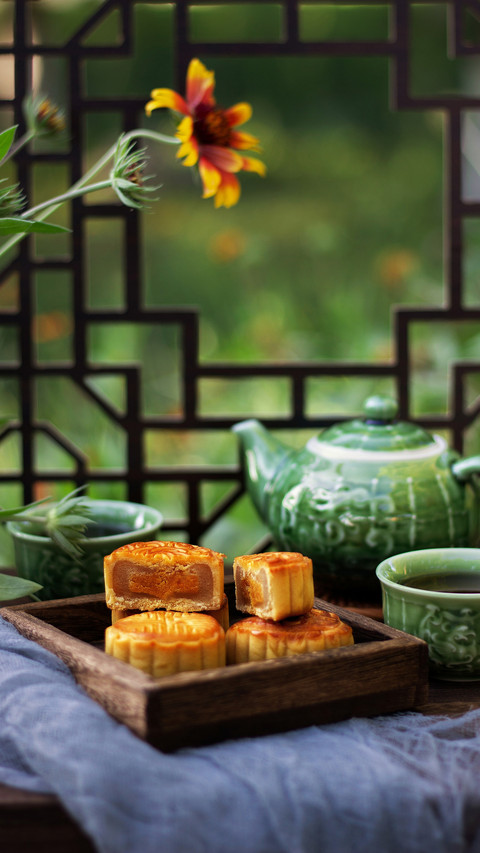 Traditional moon cake vs trendy moon cake 73 screenshot