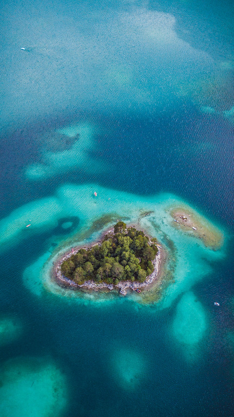German heart-shaped island screenshot