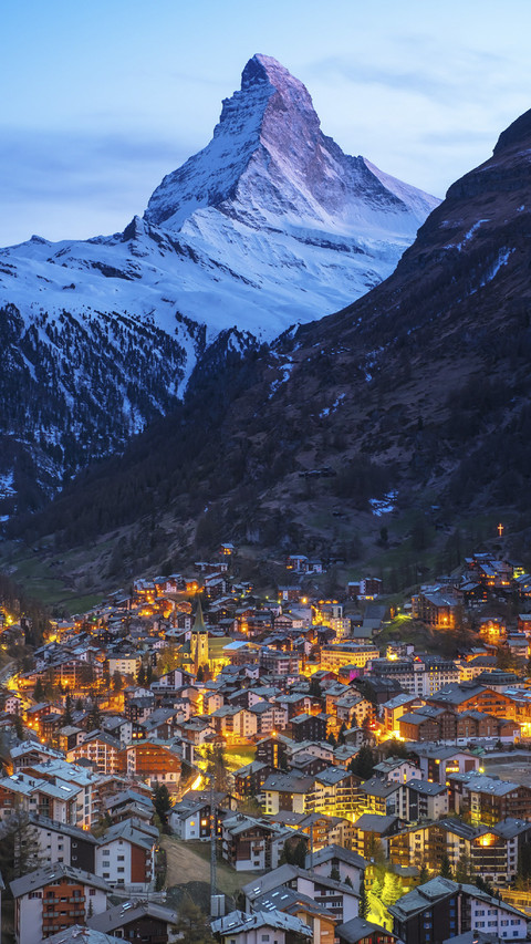Bueatiful Village near Snowy Mountain screenshot