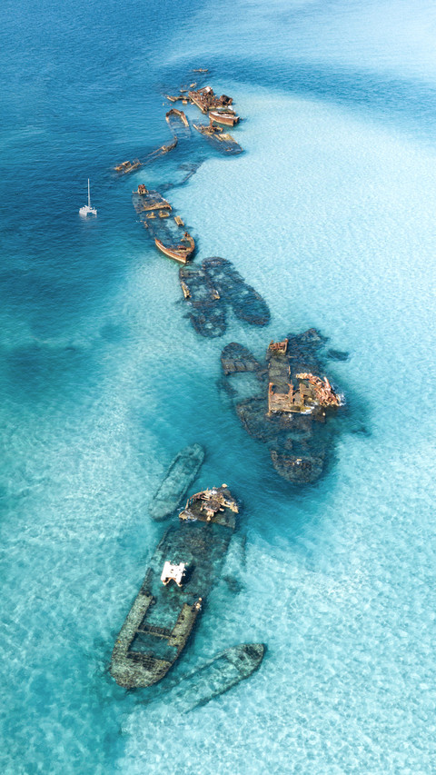 Aerial view of the sunken ship in the sea on morton screenshot