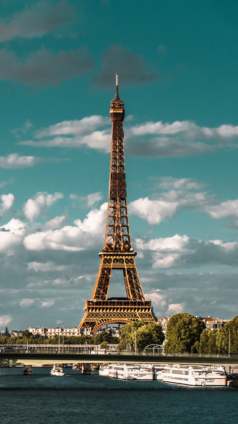 Why doesnt paris have highrise buildings screenshot