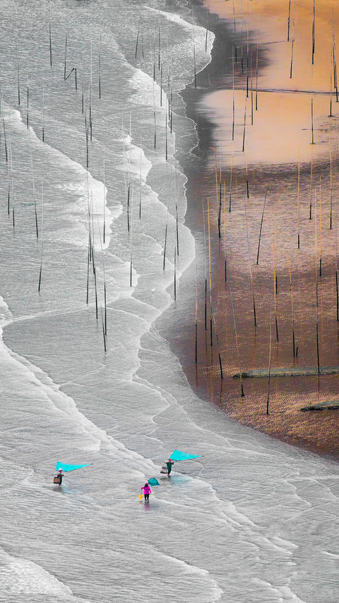 The beach photographed in Xiapu, China, has wonderful curves screenshot