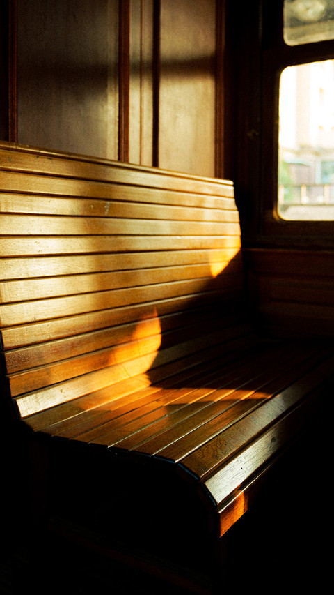 Old train vintage bench wooden nostalgia screenshot