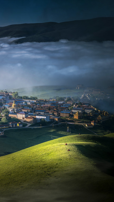 The morning mist spread over langyi temple screenshot