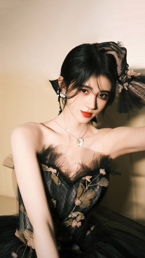 鞠婧祎复古风美艳灵动 screenshot