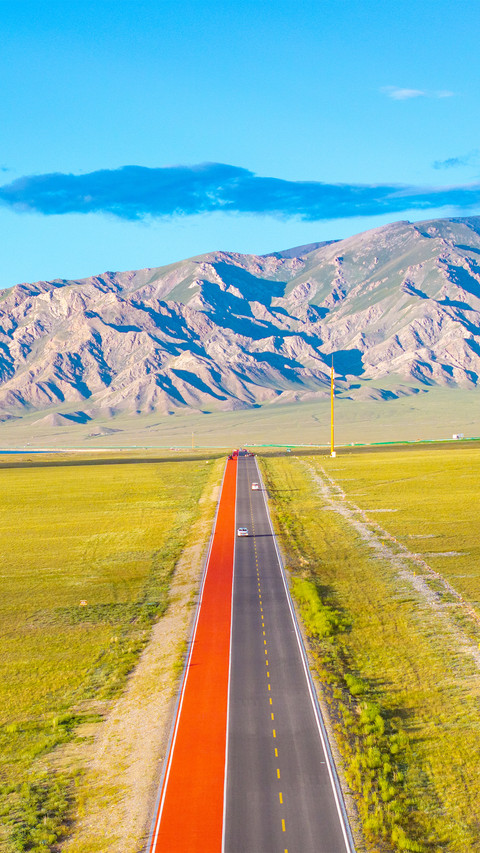 Mountains and straight roads screenshot