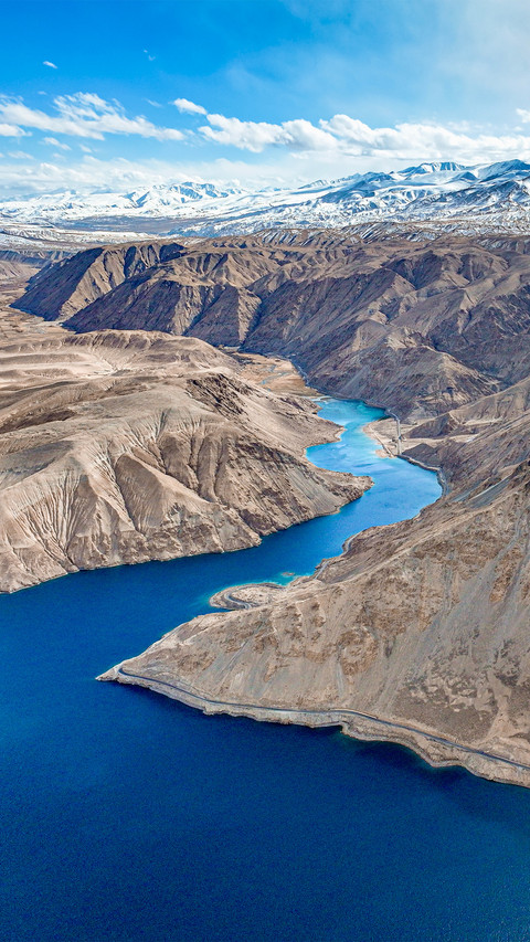 Bandil blue lake and mountains screenshot