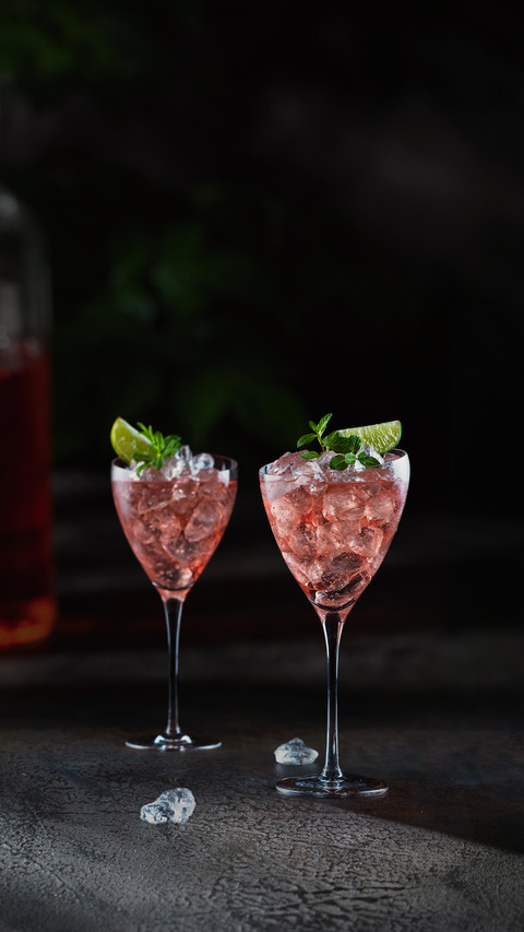 Summer Cocktail with Rose Wine, Lime, Mint and Ice screenshot