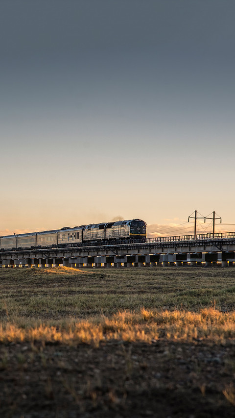 China railway trains on the Gobi Desert screenshot