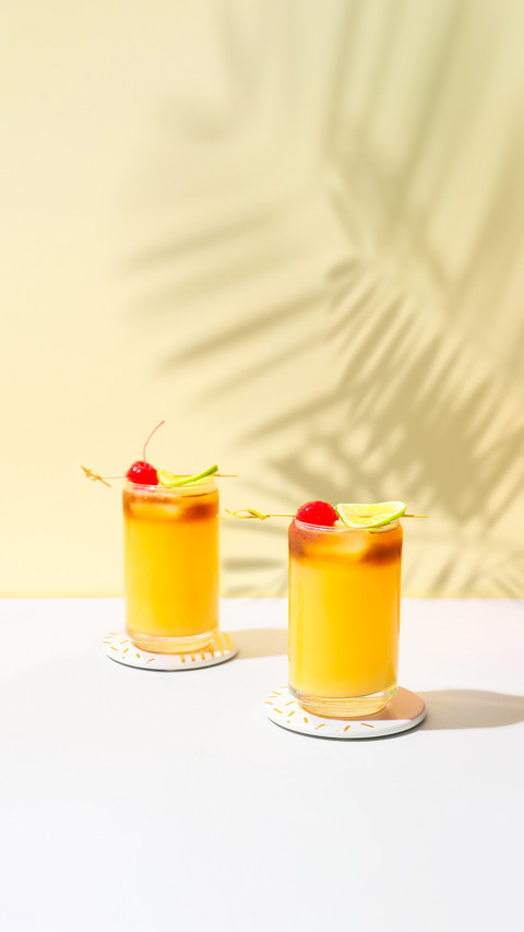 Glasses with Delicious Mai Tai Cocktail screenshot