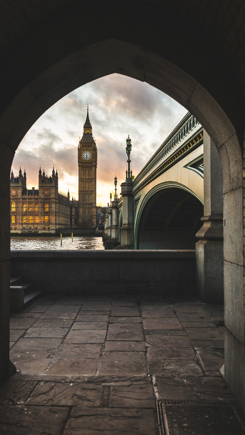 Foggy capital London screenshot