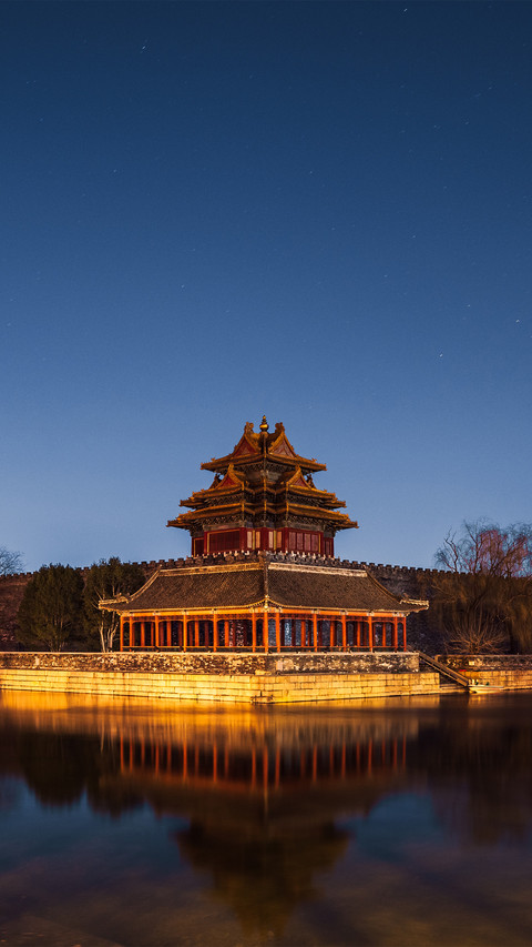 The night view of the corner towers in the forbidden city screenshot
