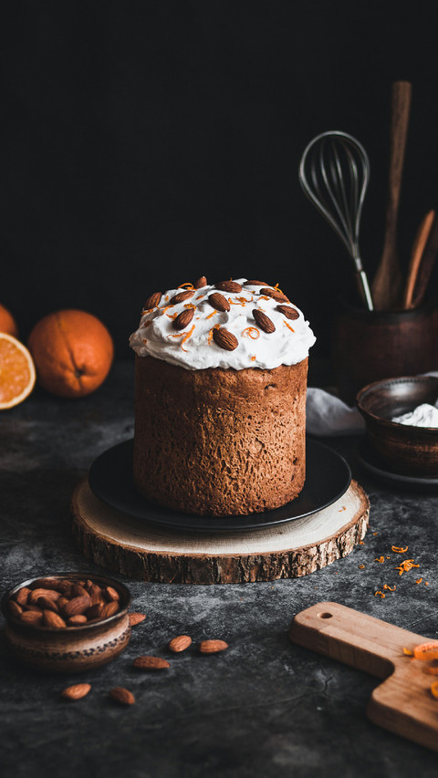 Delicious Cake Sprinkled With Almonds screenshot