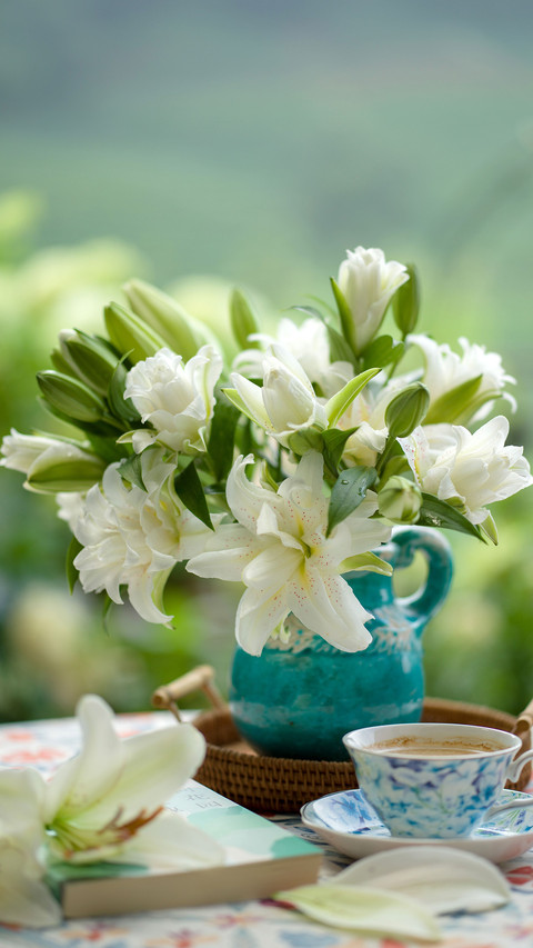 Elegant white lilies screenshot