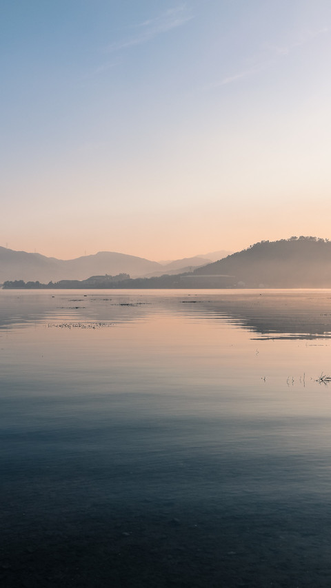 The dawn is just breaking on siming lake screenshot