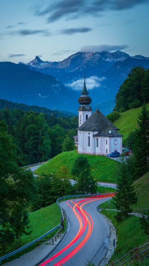 Beautiful Church in The Valley screenshot