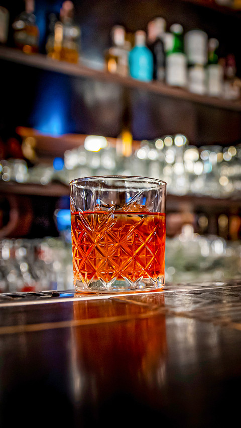 Cocktail Negroni with gin, campari martini rosso and orange screenshot