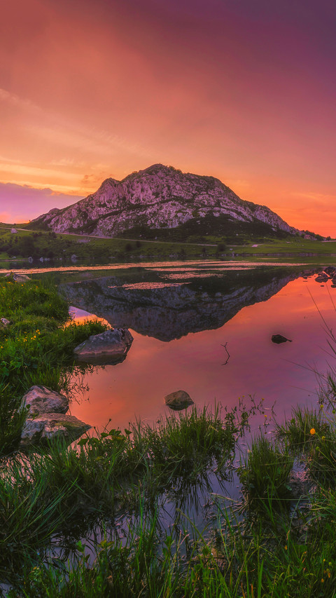 Reflection of mountains in lakes of covadonga spain screenshot
