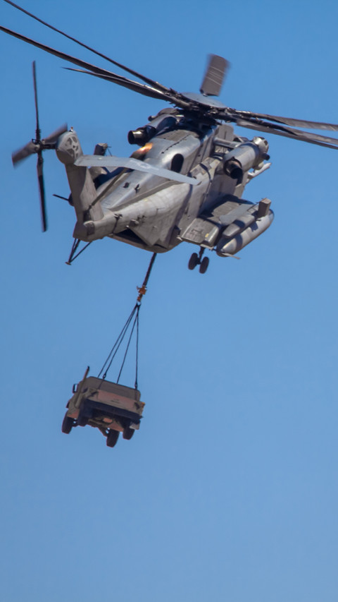Ch53e super stallion sikorsky helicopter carrying screenshot