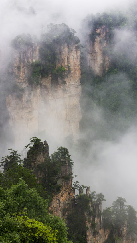 Sandstone pillars in mist zhangjiajie national forest screenshot