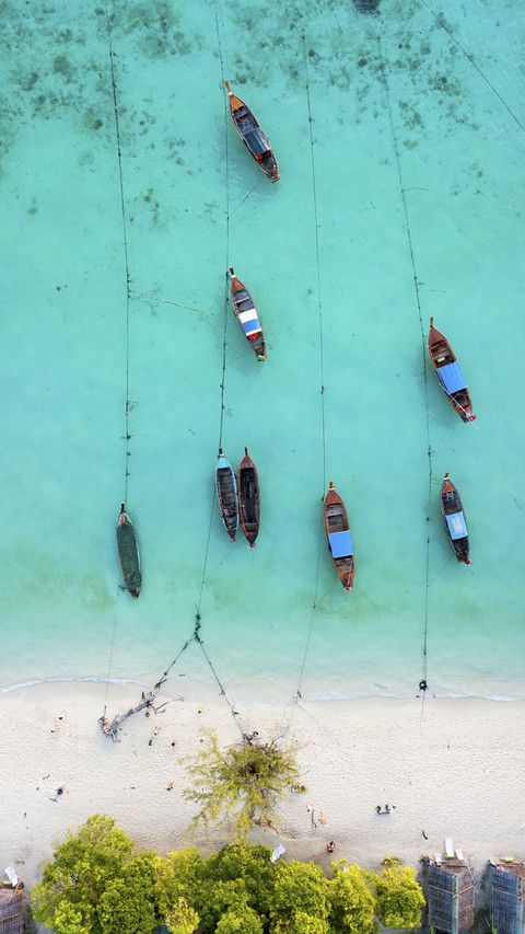 Fishing Boats on Shore screenshot