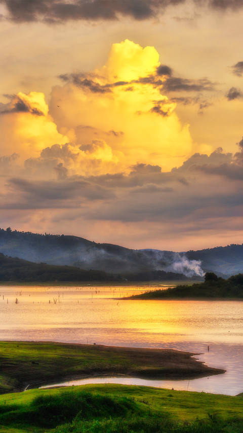 Golden morning light screenshot