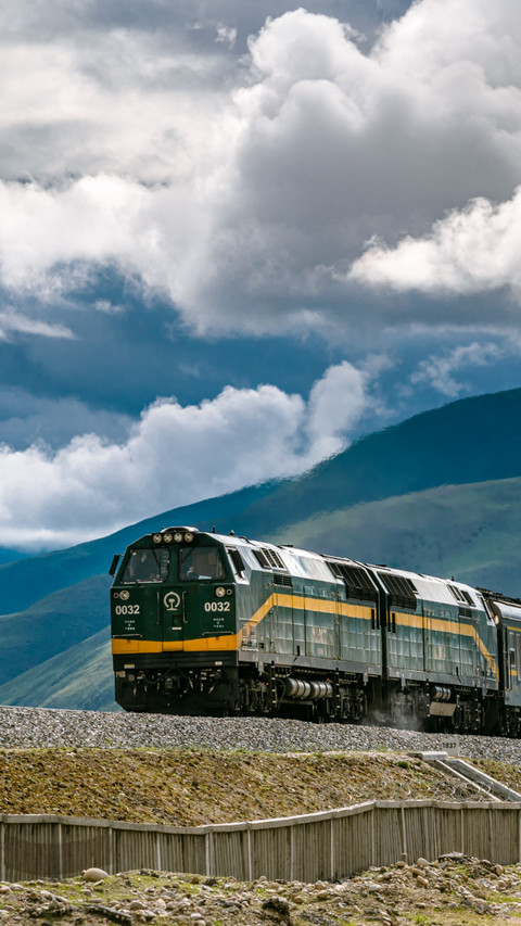 The Splendor of the Qinghai-Tibet Railway screenshot