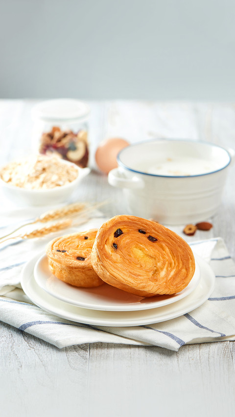 Egg tarts on the plate screenshot