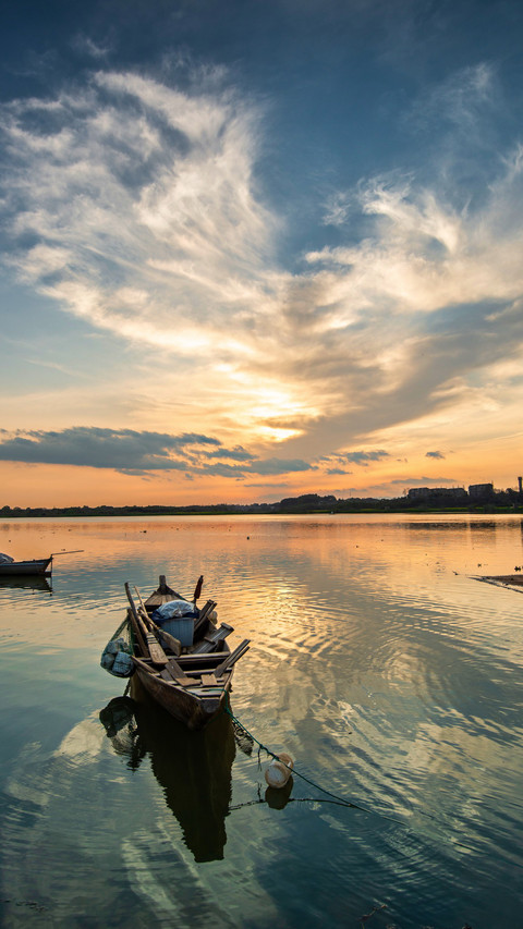 In march lingjiang river is veiled in water and clouds screenshot