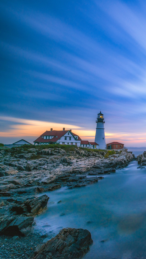 Dark clouds passing over Portland Head Lighthouse screenshot