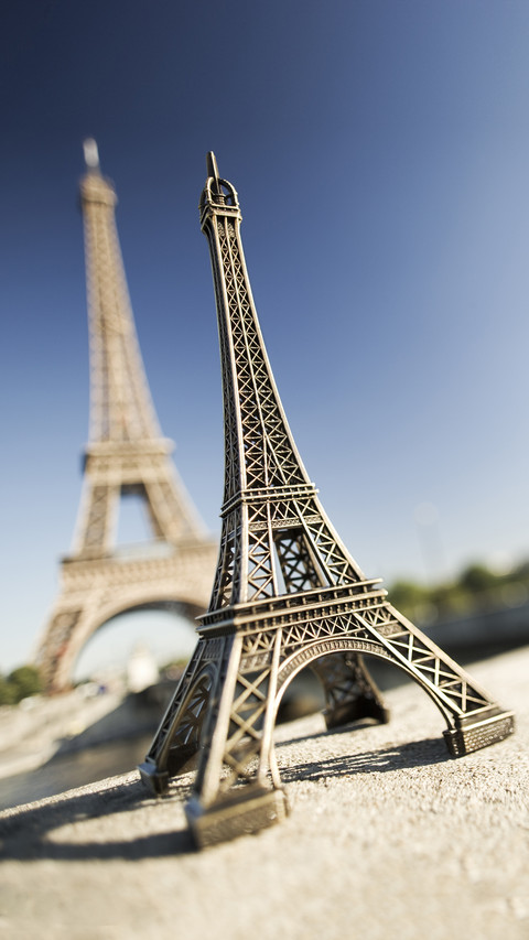 International-Eiffel Tower screenshot