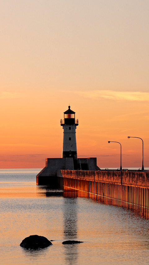 Great Lake Harbor Lighthouse Sunrise - Duluth Minnesota screenshot