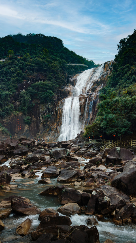 The longguizhai waterfall cascades straight down screenshot