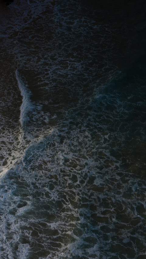 The morning light on the coast, the waves gently screenshot