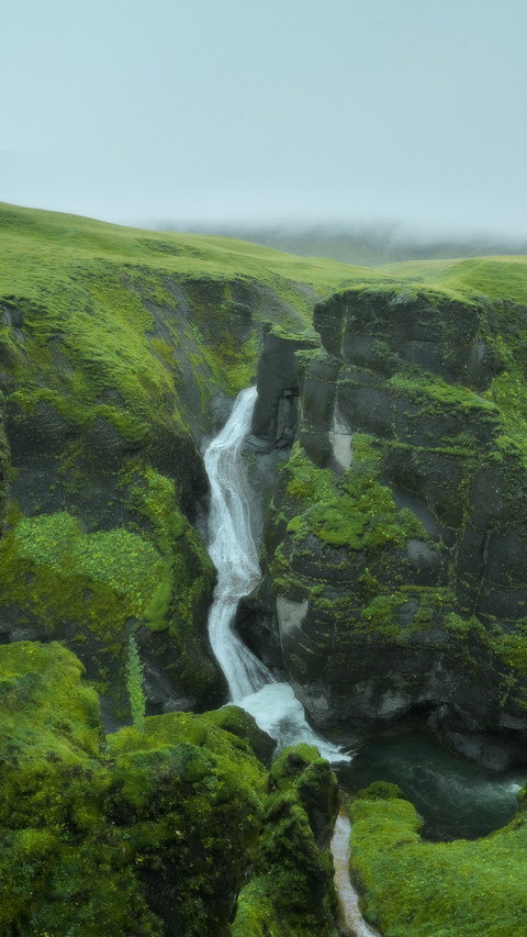 Canyon Fjadrargljufur Valley Landscape in South Iceland screenshot