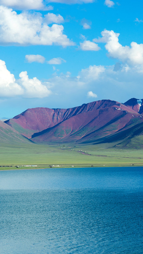 Namtso lake takes in the vastness of the plateau screenshot