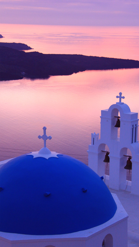 The sunset glow of santorini screenshot