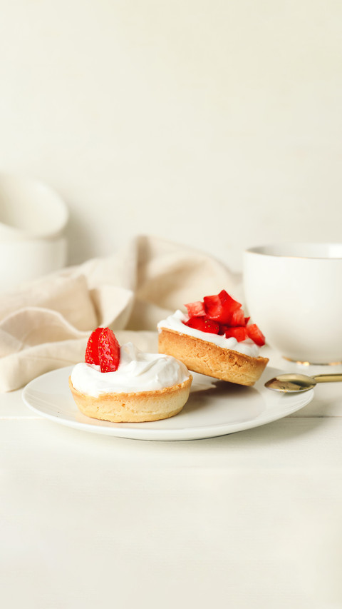 Plate with tasty tartlets on table screenshot