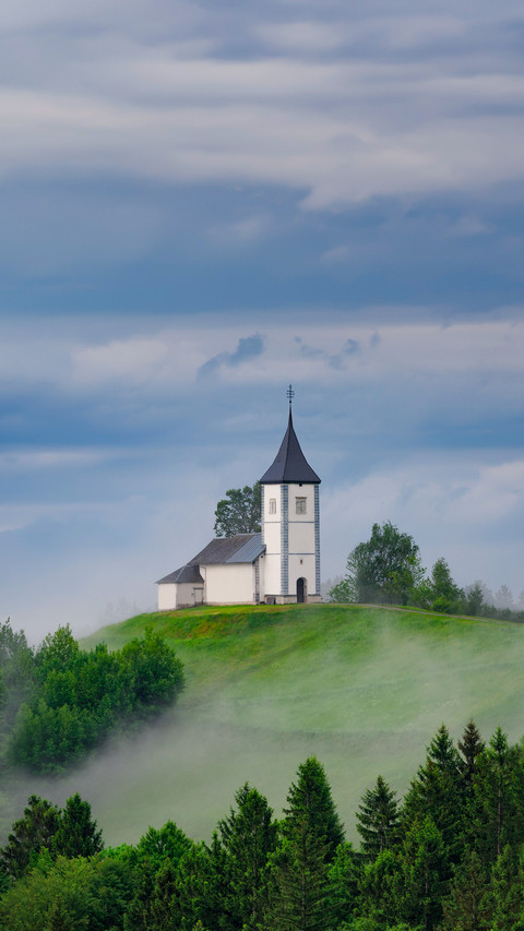 Jamnik Church on a Hillside in the Spring screenshot