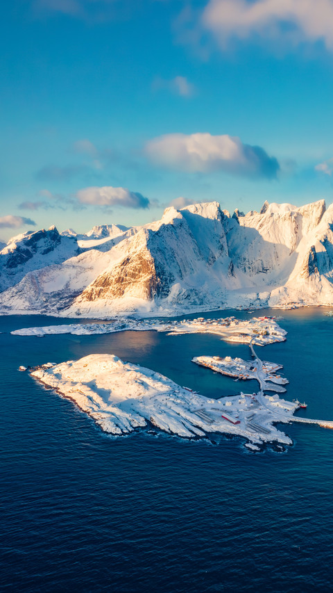 Bright Winter View on Lofoten Island screenshot