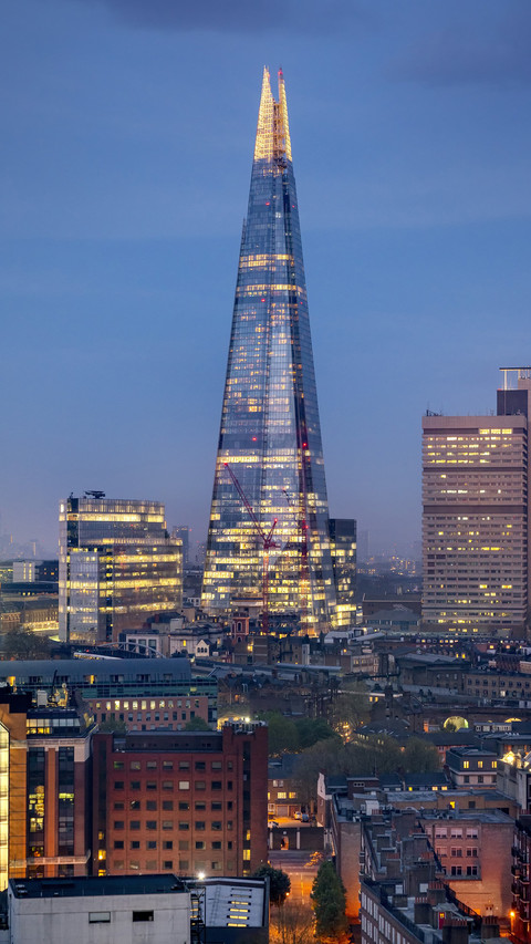 The bustling and quiet city of london screenshot