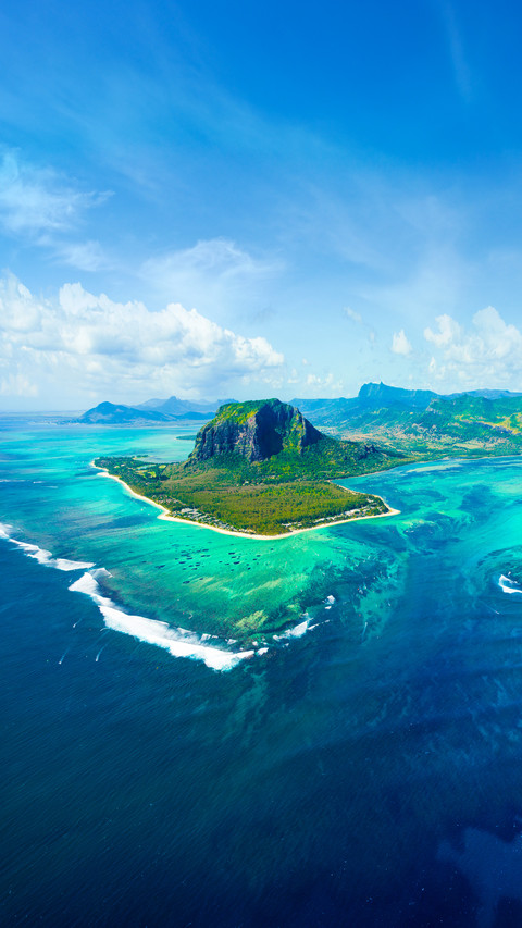Beautiful Blue Lagoon and Underwater Waterfall screenshot
