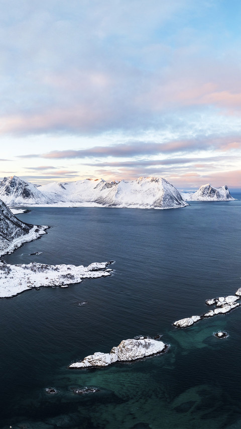Snow and the coast screenshot