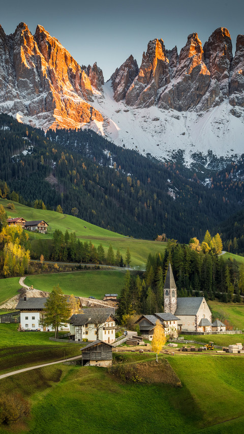 Beautiful Small Village Under The Mountain screenshot