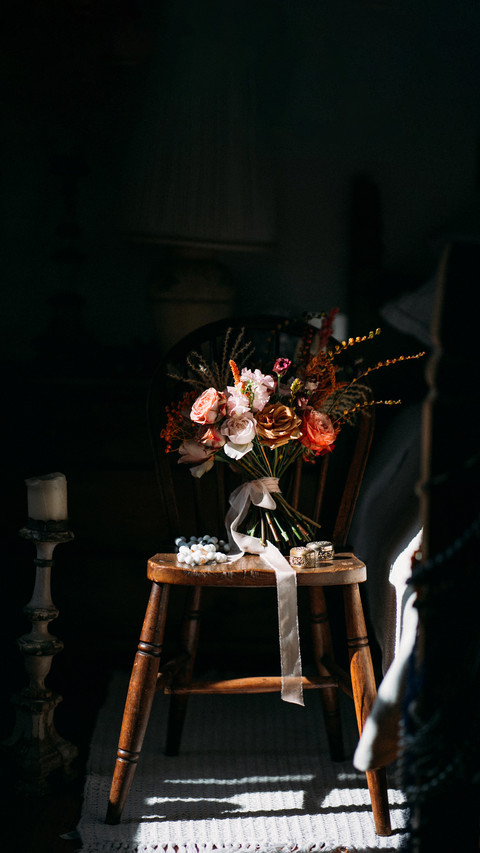 Beautiful wedding flowers in vintage style room screenshot
